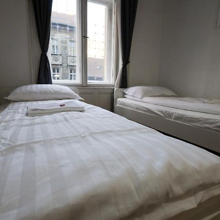 Pest-Port Apartment 4 Rooms For 16 Person Budapest Esterno foto