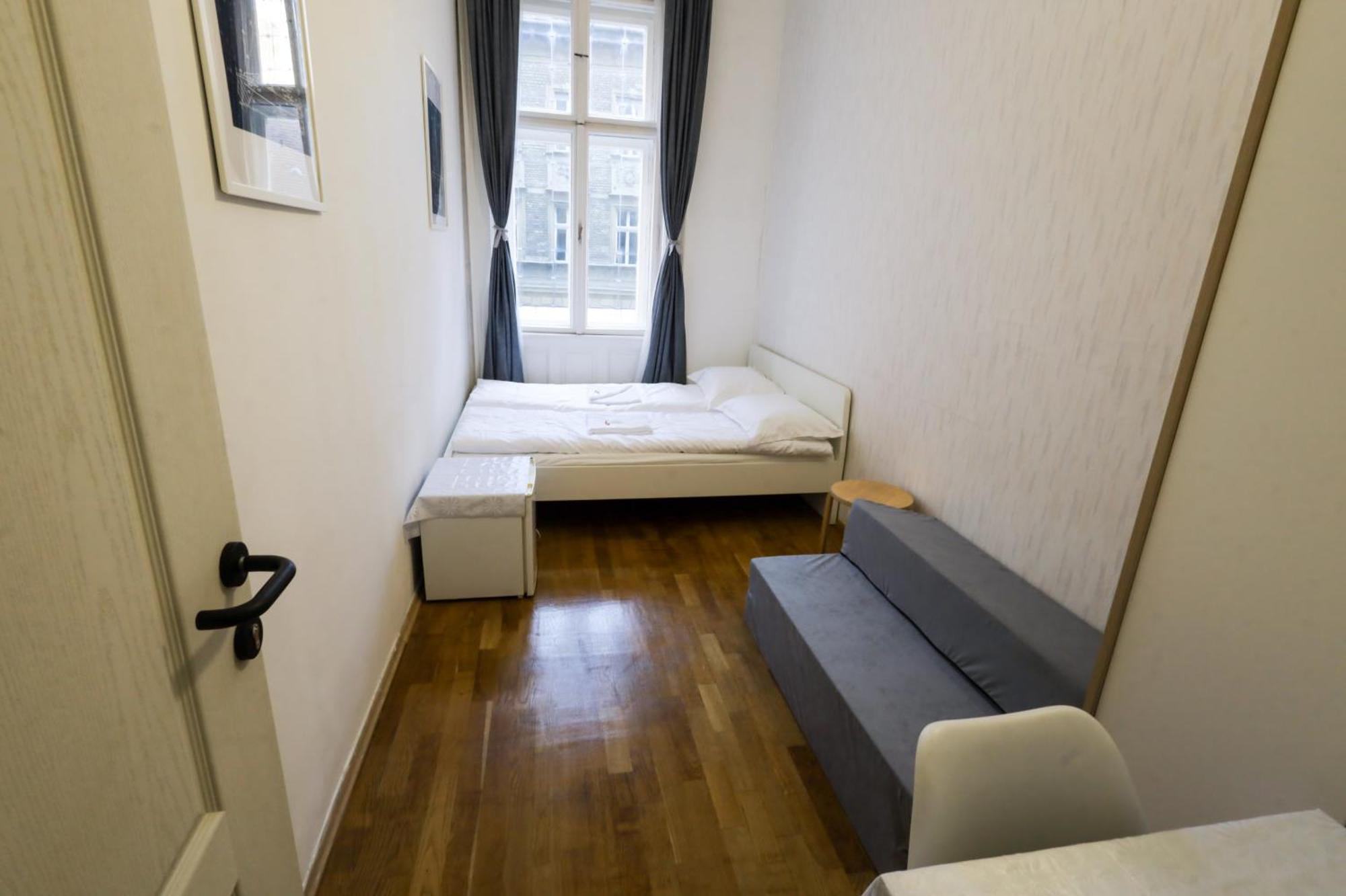 Pest-Port Apartment 4 Rooms For 16 Person Budapest Esterno foto