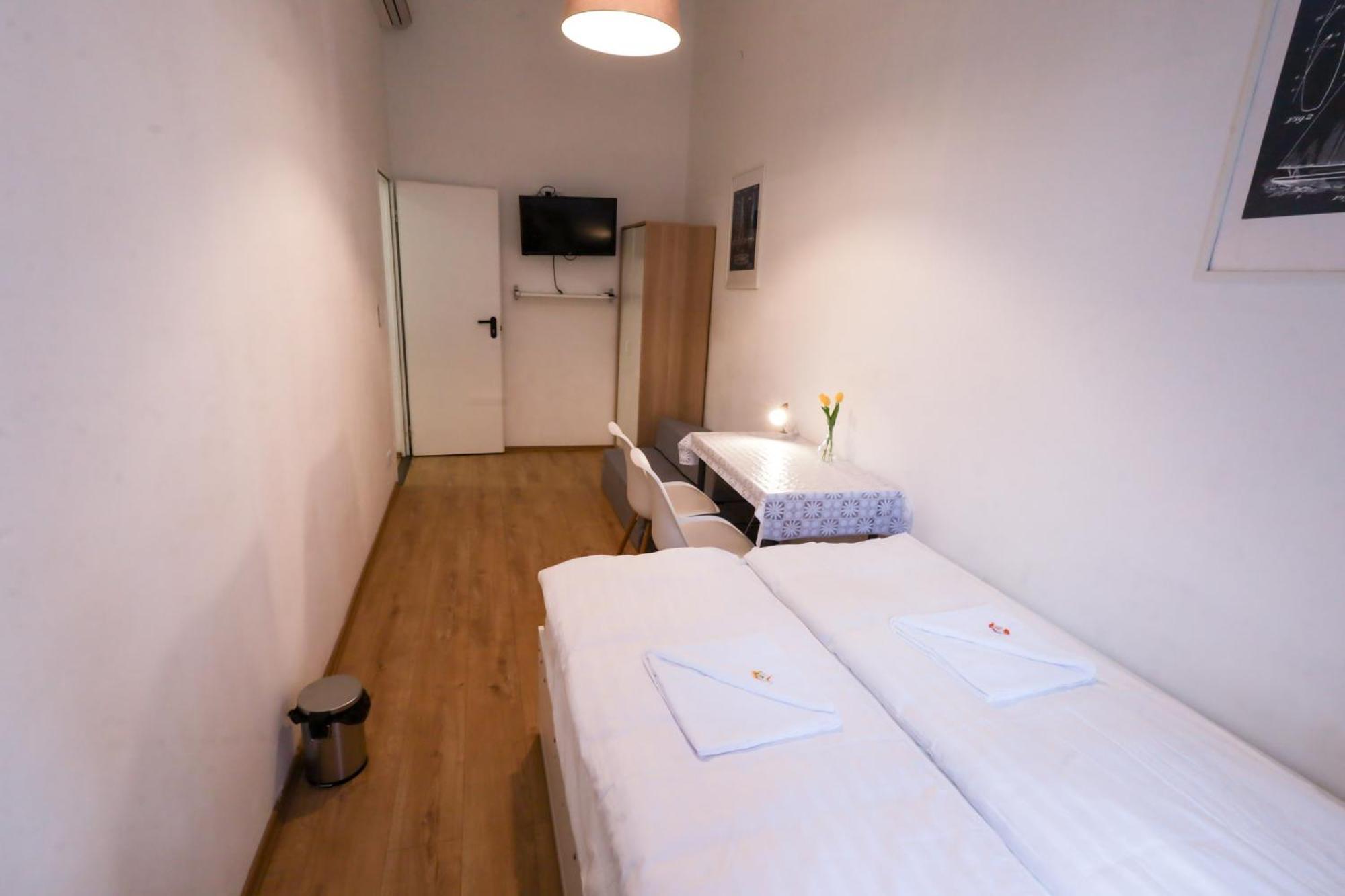 Pest-Port Apartment 4 Rooms For 16 Person Budapest Esterno foto