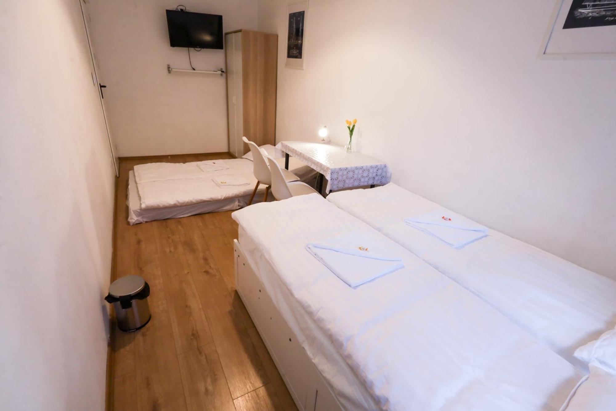 Pest-Port Apartment 4 Rooms For 16 Person Budapest Esterno foto